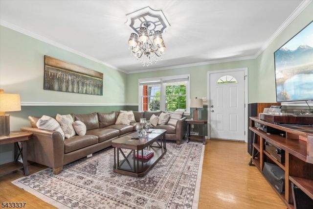 214 Santa Fe Trl, Hopatcong Boro, NJ 07843