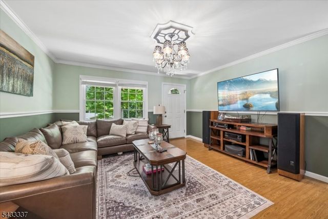 214 Santa Fe Trl, Hopatcong Boro, NJ 07843