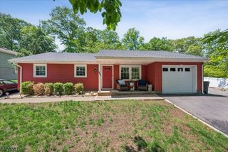 214 Santa Fe Trl, Hopatcong Boro, NJ 07843