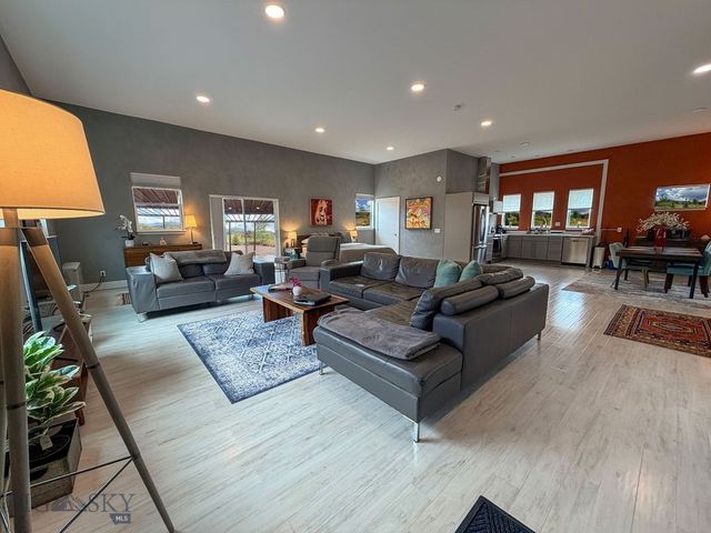 9000 S 19th Avenue, Bozeman, MT 59718