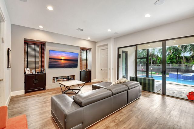 16879 Bridge Crossing Circle, Delray Beach, FL 33446