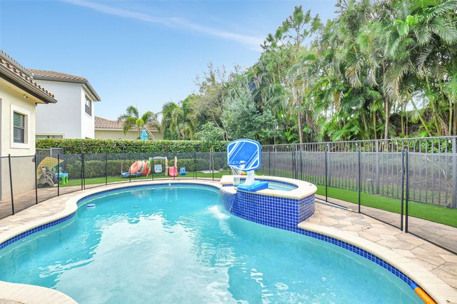 16879 Bridge Crossing Circle, Delray Beach, FL 33446