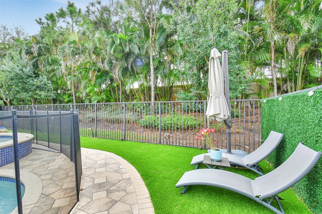 16879 Bridge Crossing Circle, Delray Beach, FL 33446