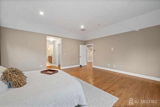 628 New Dover Road, Colonia, NJ 07067