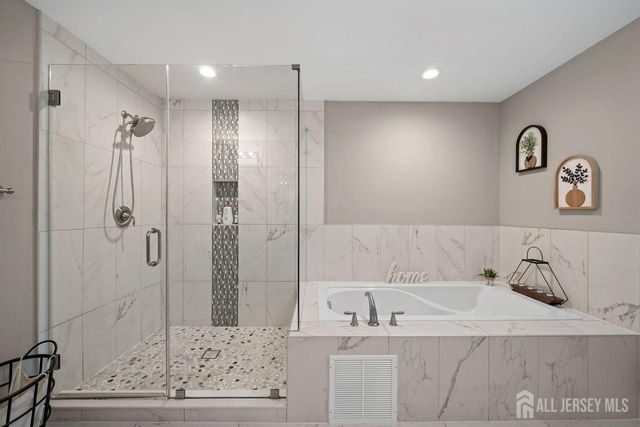 628 New Dover Road, Colonia, NJ 07067