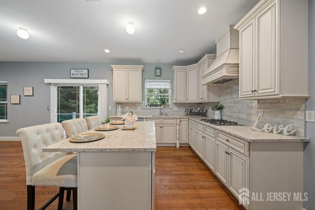 628 New Dover Road, Colonia, NJ 07067