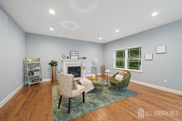 628 New Dover Road, Colonia, NJ 07067