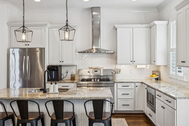 906 Acklen Ave, Nashville, TN 37203