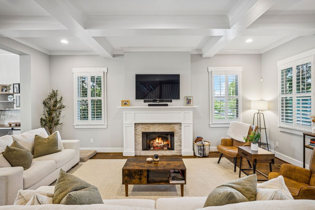 906 Acklen Ave, Nashville, TN 37203