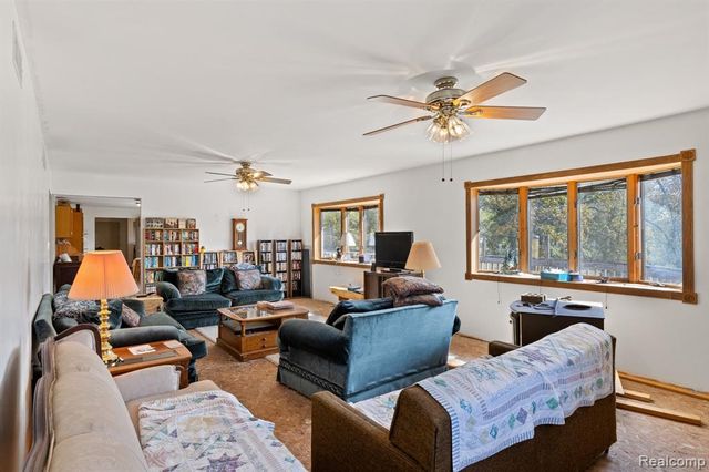 15281 Us 12 Highway, Brooklyn, MI 49253