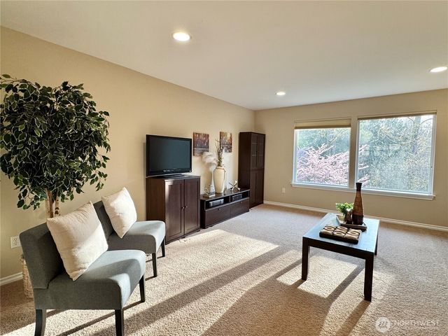 762 Ilwaco Place NE, Renton, WA 98059