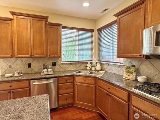762 Ilwaco Place NE, Renton, WA 98059