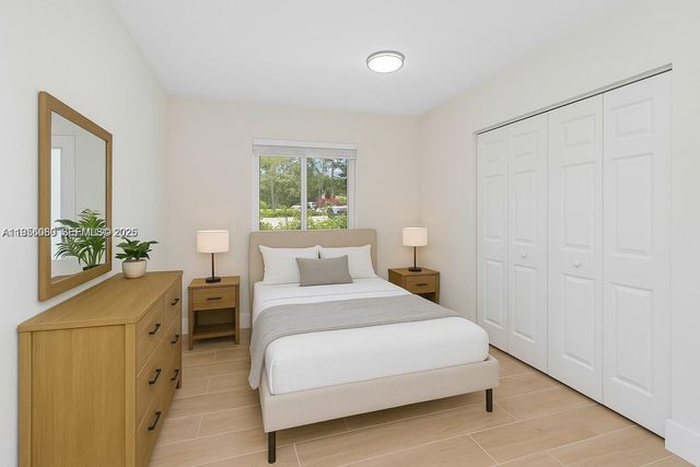 990 NE 159th St, North Miami Beach, FL 33162