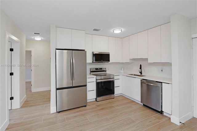 990 NE 159th St, North Miami Beach, FL 33162