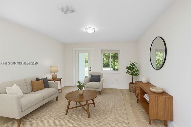 990 NE 159th St, North Miami Beach, FL 33162