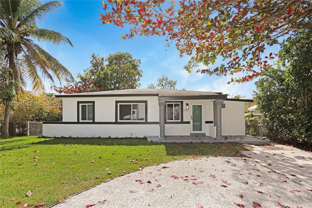 Image 1 of property listing at 990 NE 159th St, North Miami Beach, FL 33162