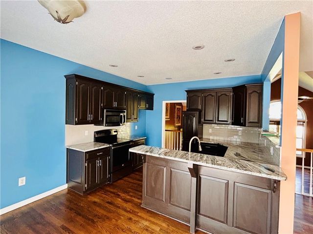 14503 Shamrock Way, Smithville, MO 64089