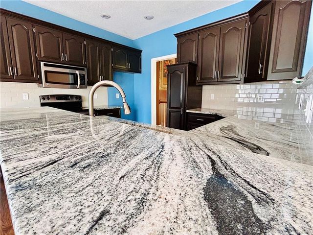 14503 Shamrock Way, Smithville, MO 64089