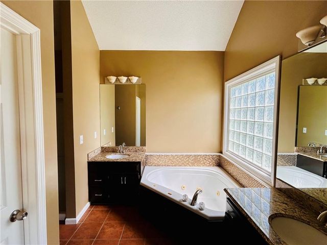 14503 Shamrock Way, Smithville, MO 64089