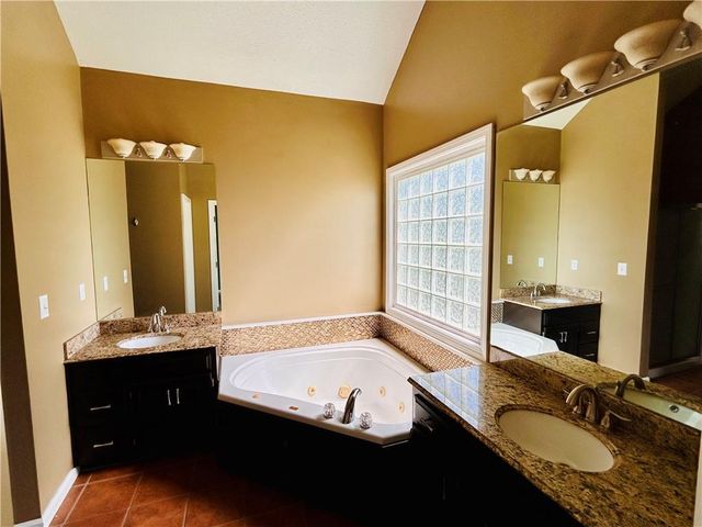 14503 Shamrock Way, Smithville, MO 64089