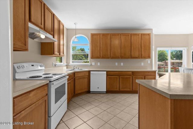 3419 Stony Farm Dr, Louisville, KY 40299
