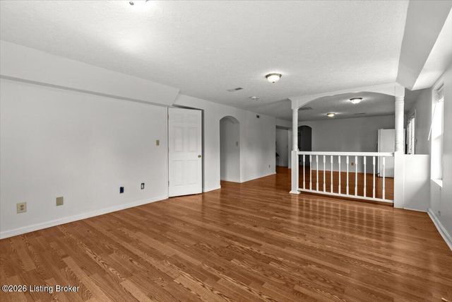 3419 Stony Farm Dr, Louisville, KY 40299
