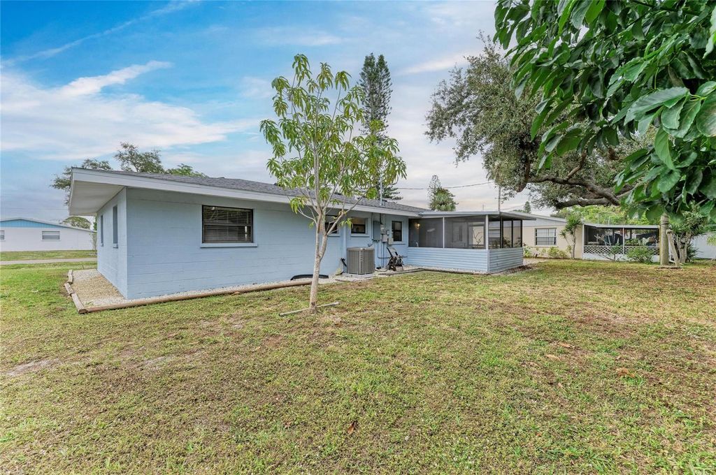 Image 35 of property listing at 4424 87TH ST CT W STREET W, Bradenton, FL 34210