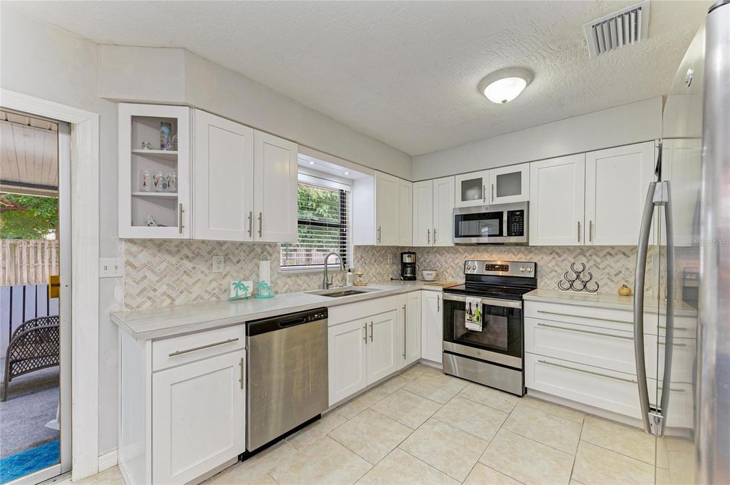 Image 5 of property listing at 4424 87TH ST CT W STREET W, Bradenton, FL 34210