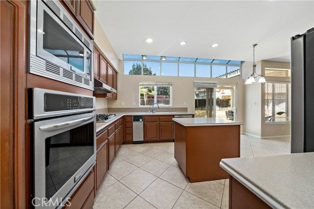 42025 Boothill Lane, Murrieta, CA 92562