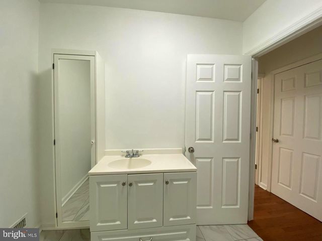 2510 MANTON ST, Philadelphia, PA 19146