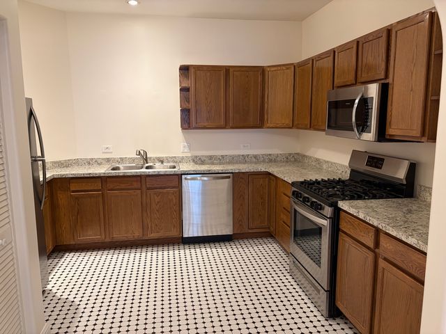 520 N Milwaukee Avenue 7, Libertyville, IL 60048