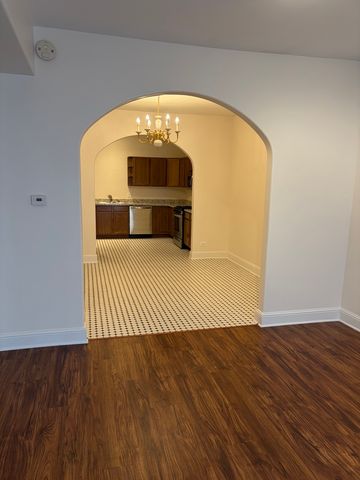 520 N Milwaukee Avenue 7, Libertyville, IL 60048