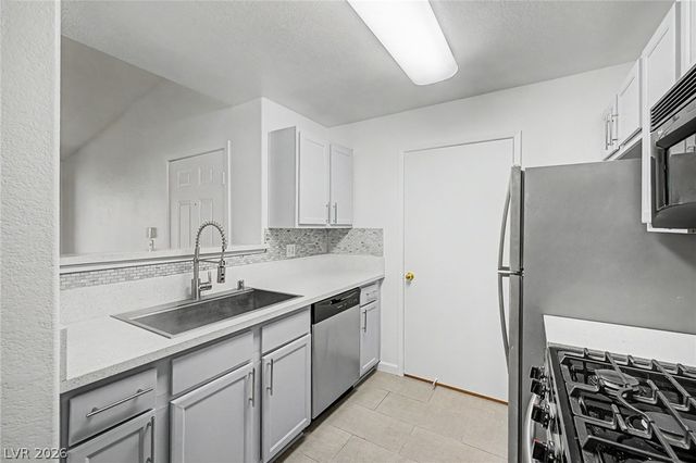 950 Seven Hills Drive 128, Henderson, NV 89052