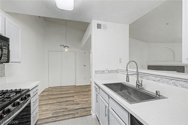 950 Seven Hills Drive 128, Henderson, NV 89052