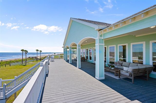 3244 Gulf Castle Drive, Crystal Beach, TX 77650