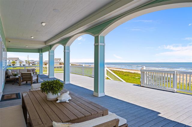 3244 Gulf Castle Drive, Crystal Beach, TX 77650
