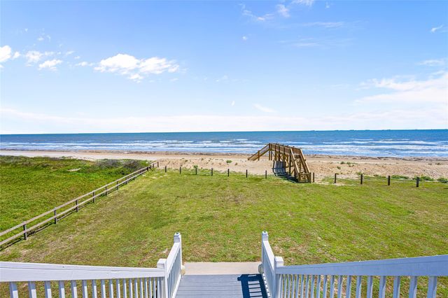 3244 Gulf Castle Drive, Crystal Beach, TX 77650