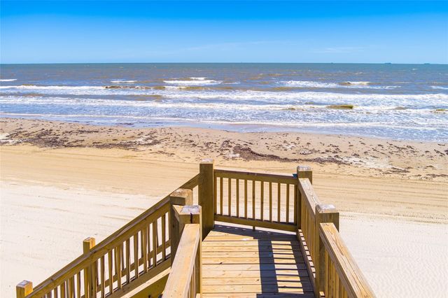 3244 Gulf Castle Drive, Crystal Beach, TX 77650