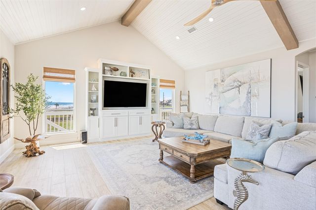 3244 Gulf Castle Drive, Crystal Beach, TX 77650