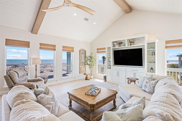 3244 Gulf Castle Drive, Crystal Beach, TX 77650