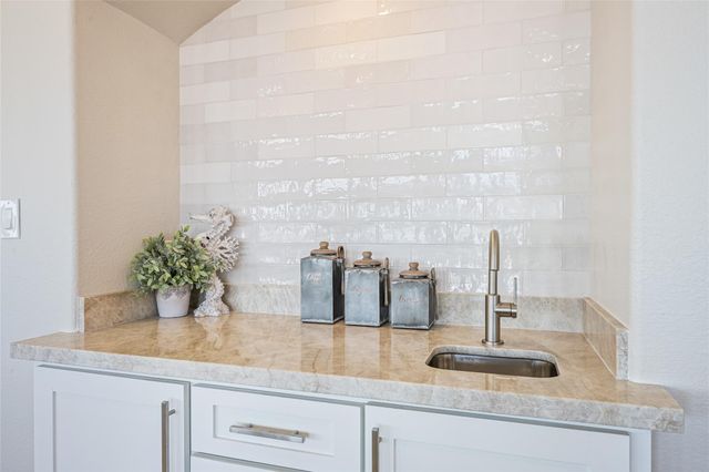 3244 Gulf Castle Drive, Crystal Beach, TX 77650