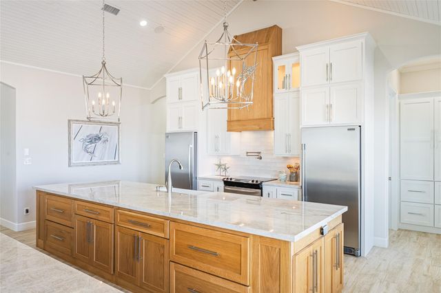 3244 Gulf Castle Drive, Crystal Beach, TX 77650