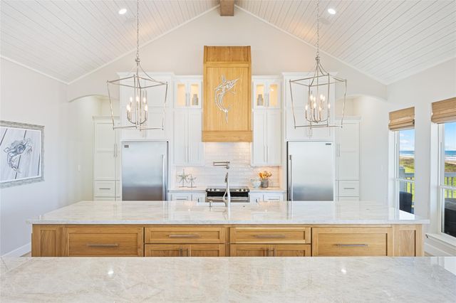 3244 Gulf Castle Drive, Crystal Beach, TX 77650