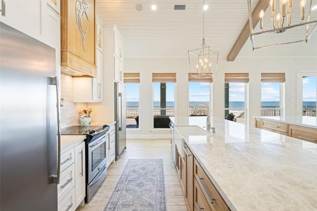 3244 Gulf Castle Drive, Crystal Beach, TX 77650