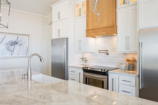 3244 Gulf Castle Drive, Crystal Beach, TX 77650