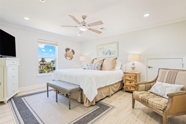 3244 Gulf Castle Drive, Crystal Beach, TX 77650