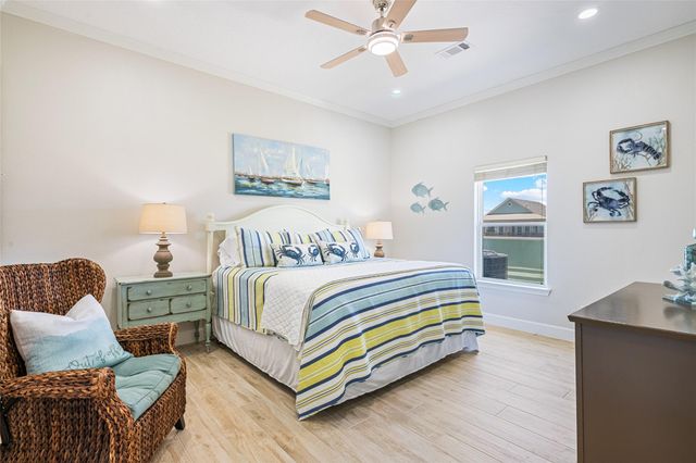 3244 Gulf Castle Drive, Crystal Beach, TX 77650
