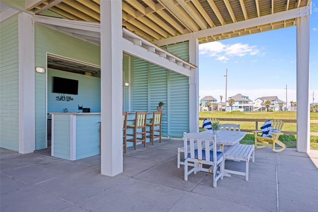 3244 Gulf Castle Drive, Crystal Beach, TX 77650