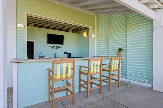 3244 Gulf Castle Drive, Crystal Beach, TX 77650