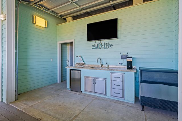 3244 Gulf Castle Drive, Crystal Beach, TX 77650